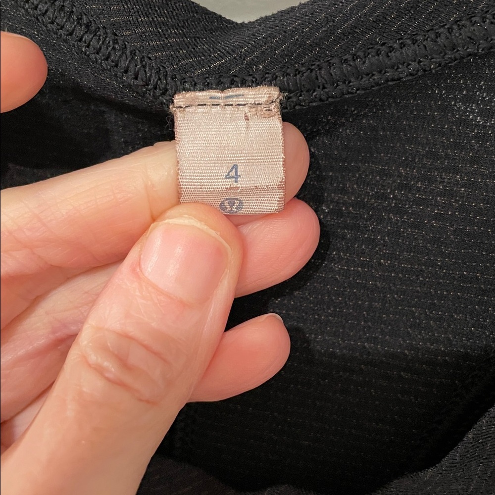 Lululemon black tank top half open back size 4 - Picture 4 of 7